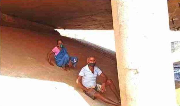 Coronavirus kick: Mother-son duo left high and dry under bridge in Mayurbhanj