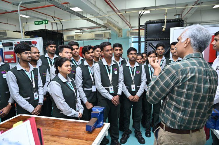 Chief Secy Visits World Skill Center