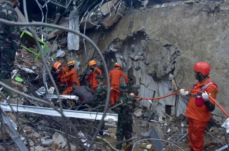 Aftershock rocks Indonesia