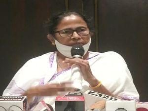 Bengal CM criticizes Centre