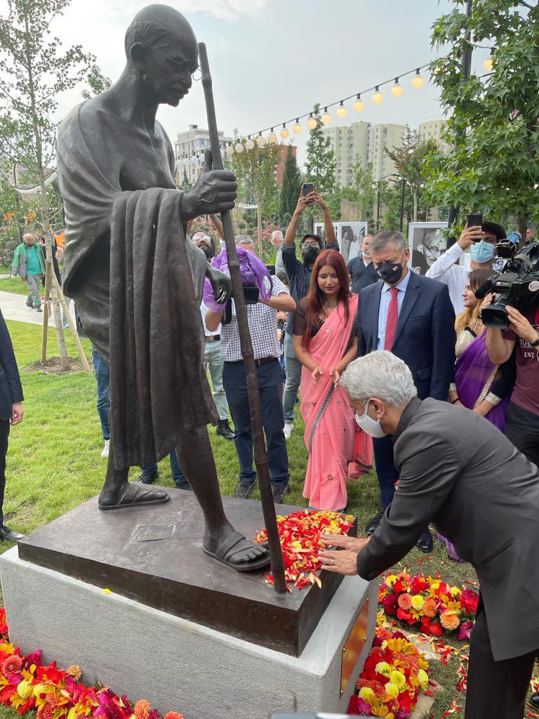 Statue Of Mahatma Gandhi Unveiled In Georgia