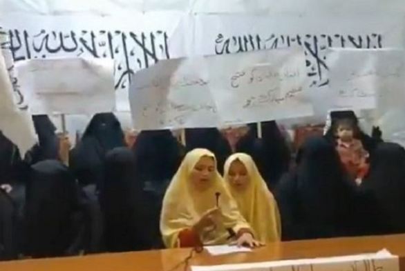 Pakistan Students Sing 'Salam Taliban'
