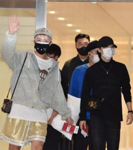 Latest news BTS V! Spectacular Airport Fashion😍 & Bold Luxurious Bags 