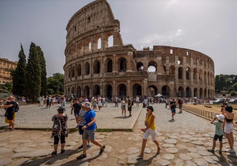 Italy Bans Tourists