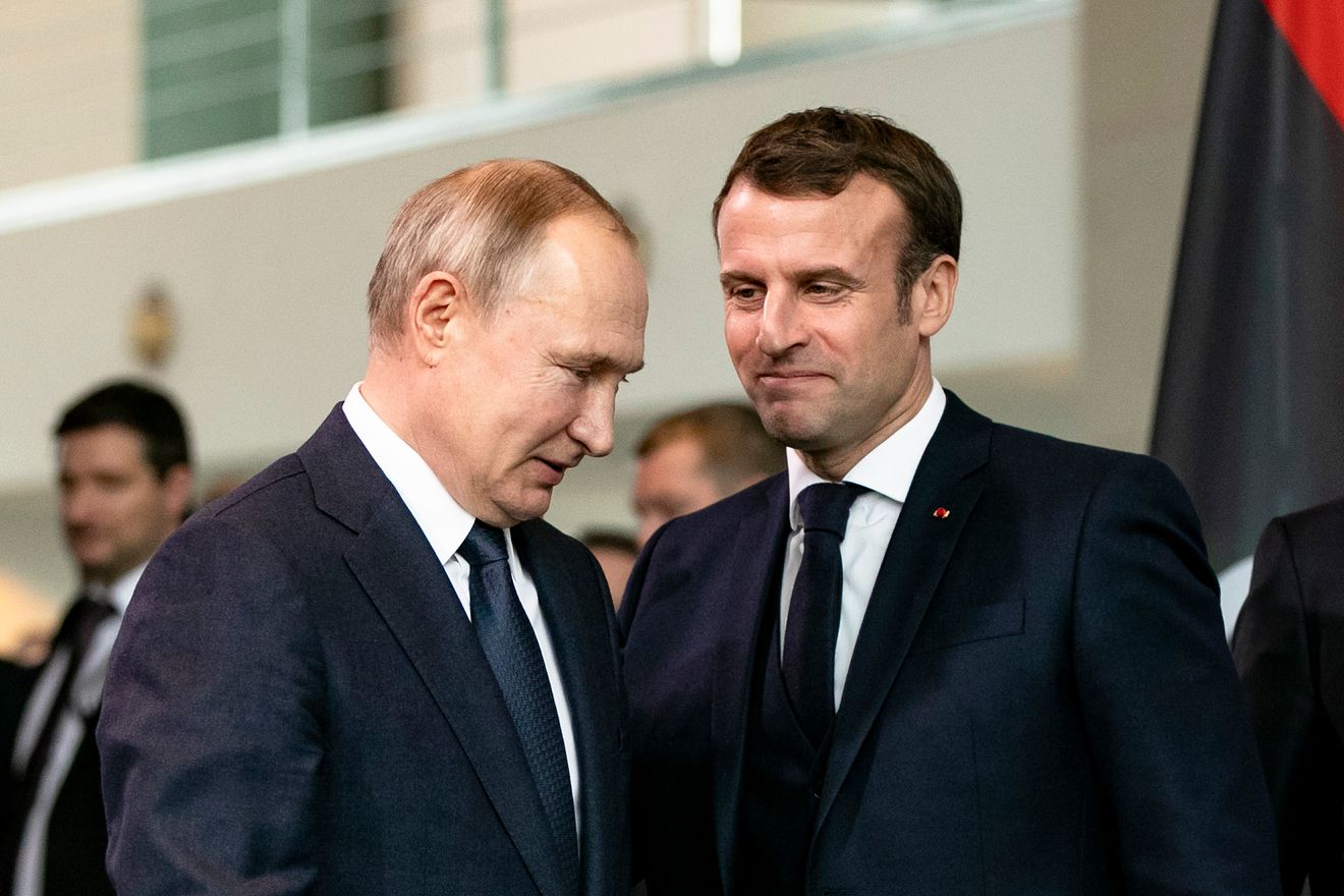 Putin, Macron Hold Discussion Over Situation In Ukraine