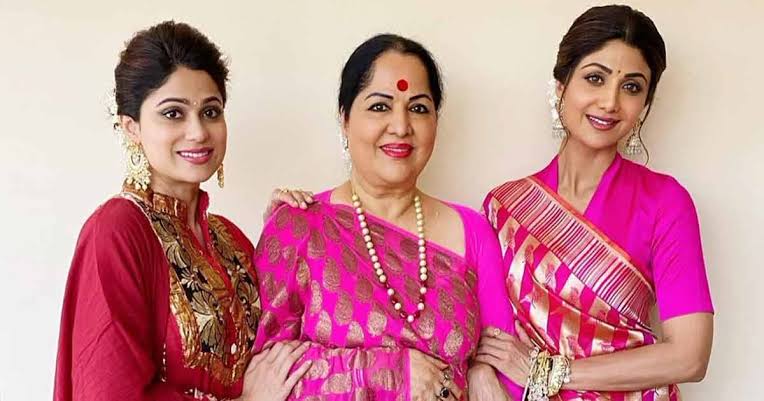 Shilpa Shetty, Shamita Shetty and their mother Sunanda