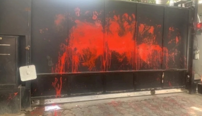vandalism at CM Kejriwal's residence