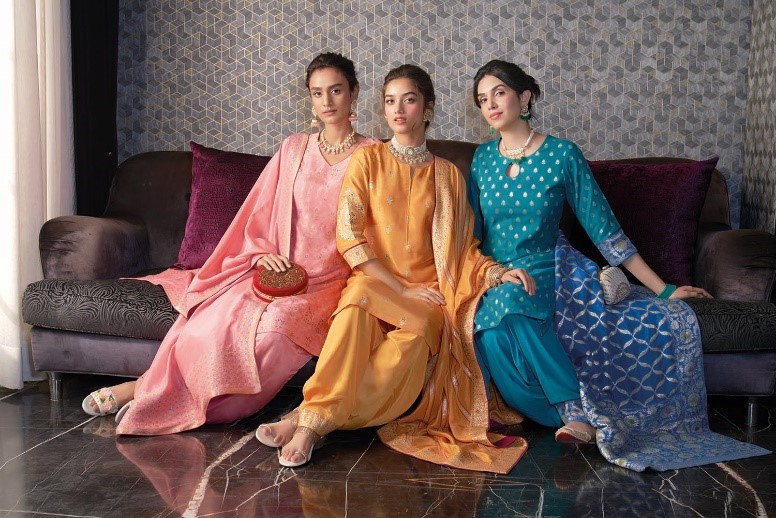 Karwa Chauth Dresses Collection 2018 | Stylish sarees, Indian sari dress,  Saree look