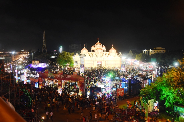 Durga Puja: Heavy Traffic Jams On Bhubaneswar Roads As Revellers Hit ...