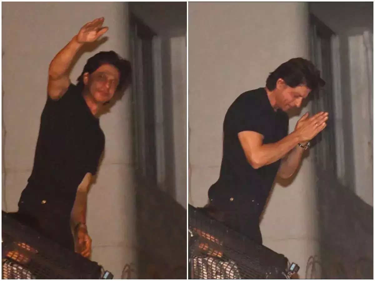 I live in a dream of your love': Watch Shah Rukh Khan greet throngs of fans  outside Mumbai home on birthday eve - News