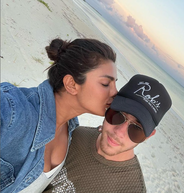 Nick Jonas, Priyanka Chopra Celebrate 4-Year Wedding Anniversary; Check ...