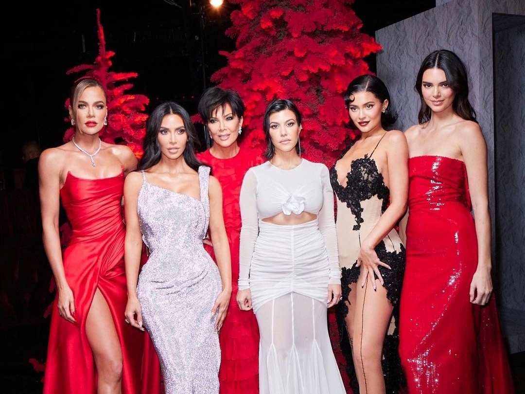 Kim shares new pics from KardashianJenner Christmas party