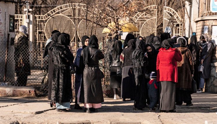 Taliban Melarang Perempuan Bekerja Untuk Domestik, LSM Asing