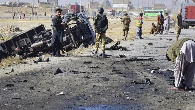 Police Officer Killed , Six Injured In Suicide Attack In Pakistan ...