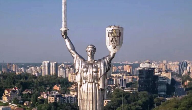 Ukraine Replaces Soviet-Era Symbols With National Trident On Kyiv ...