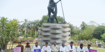 Congress' Whistle-Blowing Protest