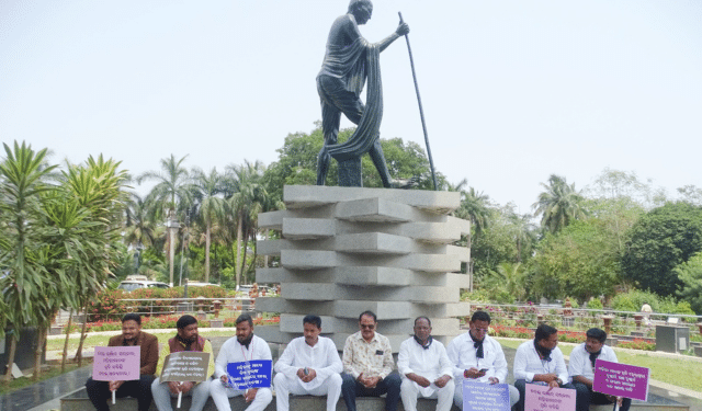 Congress' Whistle-Blowing Protest