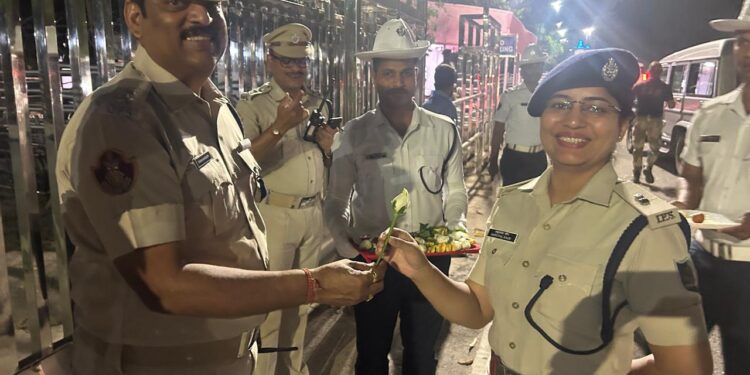 Bhubaneswar: Police Commissioner Commends Women’s Dedication in Traffic, Law & Order Enforcement