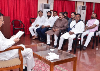 Congress Delegation Meets Governor