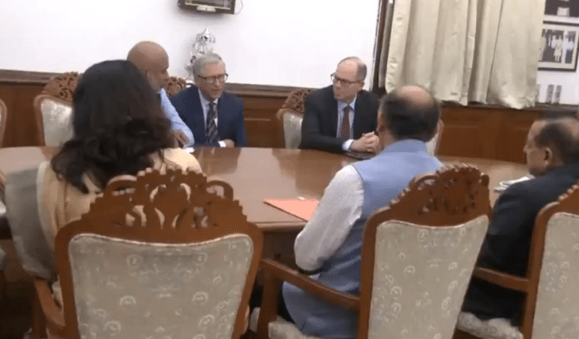 Bill Gates Meets Indian Leaders