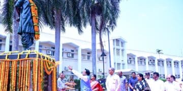 Rich Tributes Paid to Biju Patnaik on His 28th Death Anniversary