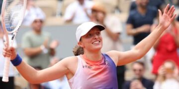 Swiatek Battles Past Sramkova