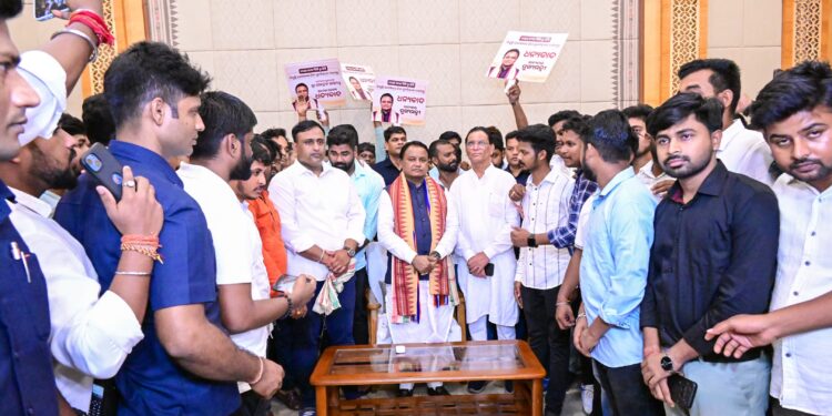 Odisha Raises Age Limit for Govt Jobs to 42, Youth Organisations Thank CM Majhi