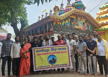 Sinking Idol at Gopinath Jew