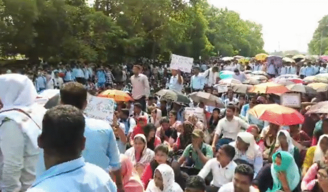 Odisha junior teachers protest