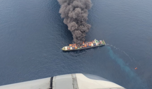 Singapore container ship fire