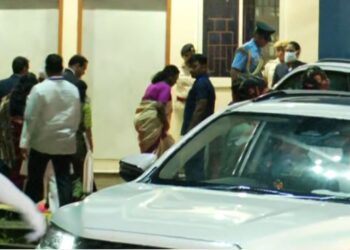 President Droupadi Murmu Visits Critically Ill Student at AIIMS Bhubaneswar