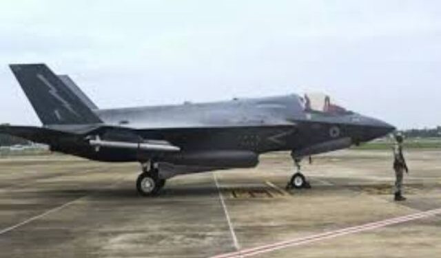 UK engineers examine F-35 in Kerala