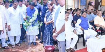 Odisha CM Listens to PM Modi’s ‘Mann Ki Baat’ with Ashram Students, Praises Inspirational Initiatives