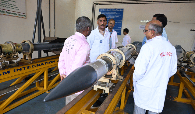 Raksha Rajya Mantri DRDO visit