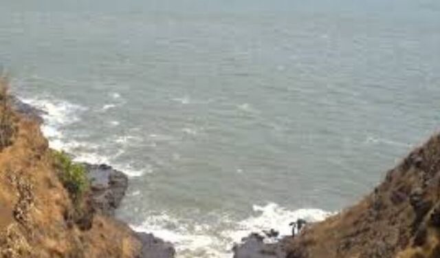 Suspicious boat off Raigad coast