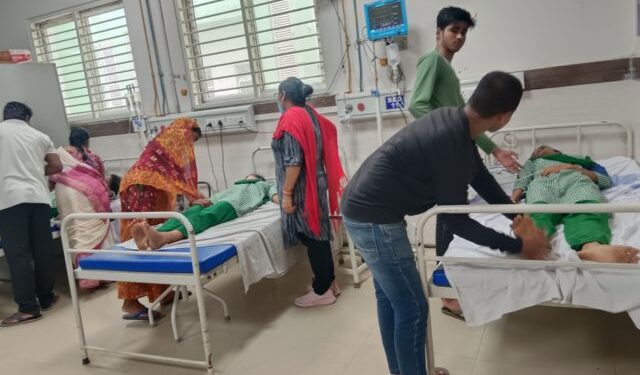 16 Schoolgirls Hospitalised