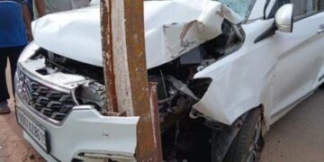 Car Crashes into Electric Pole