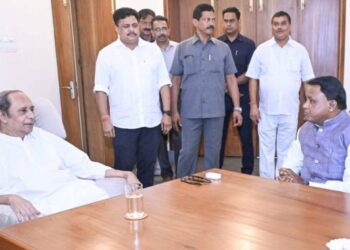 Mohan Majhi meets Naveen Patnaik