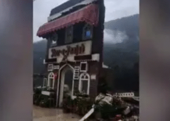 Manali Sher-e-Punjab restaurant flood destruction