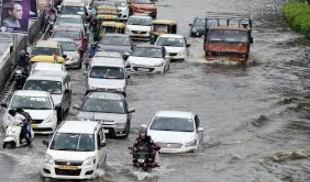 Azad Market underpass traffic advisory