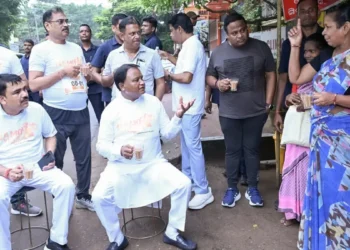 CM Mohan Charan Majhi Interacts with Citizens at Mayfair Square After ‘Namo Yuva Run’