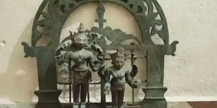 Shiva Parvati statue Puri