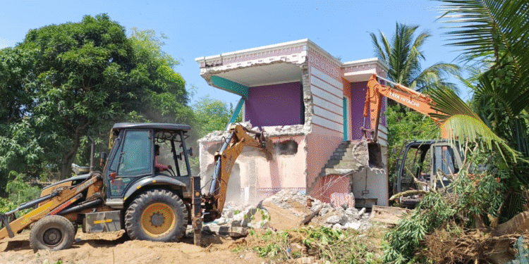 Chilika illegal farmhouse demolition