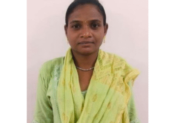 Female Maoist surrender Chhattisgarh