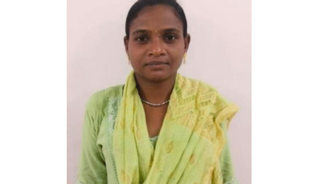 Female Maoist surrender Chhattisgarh