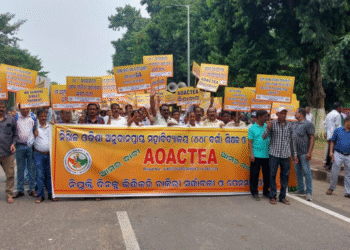 Odisha NPS high school teachers protest