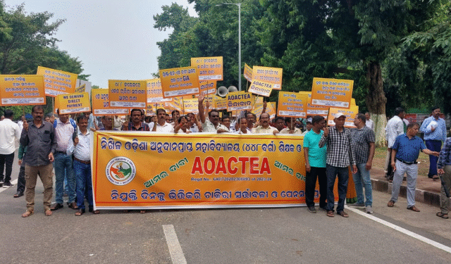 Odisha NPS high school teachers protest