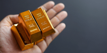 How Fluctuating Gold Prices Impact Gold Loan Eligibility