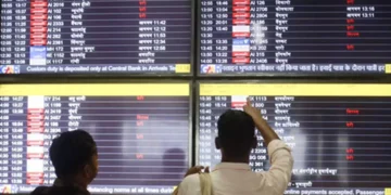 Delhi Airport Flight Chaos: Nearly 700 Flights Delayed After Major Air Traffic Control Glitch
