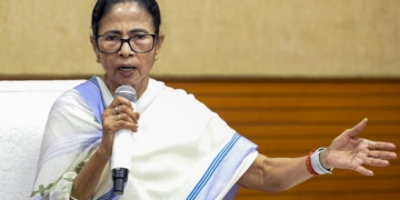 Mamata Banerjee Flags ‘Disturbing’ Issues in Letter to CEC Amid Rising Tensions Over Bengal’s SIR Process